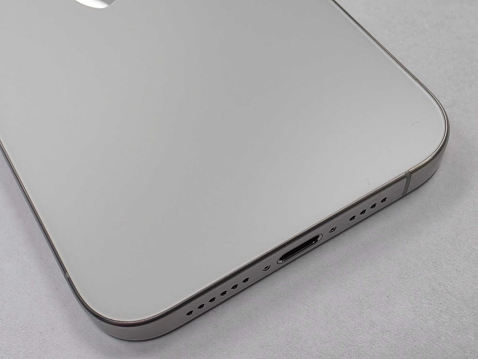Iphone 15 PRO MAX 256GB/ White Titanium/ 87%/ Grade A/ + ładowarka/ GW 12 MSC