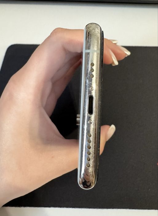 Телефон iPhone XS 64 ГБ Silver