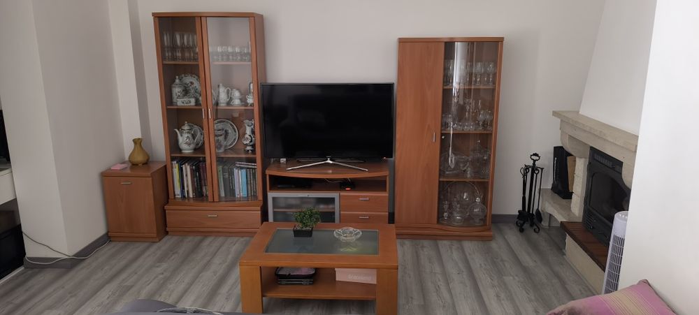 Móvel de sala com mesa