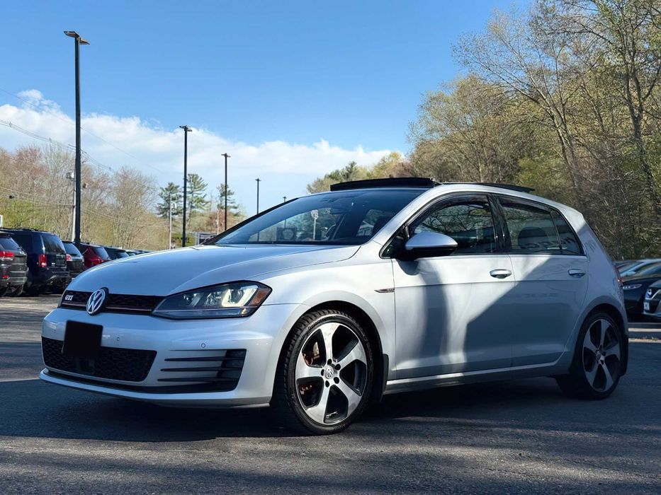 Volkswagen Golf GTI S 4-Door with Performance      2015
