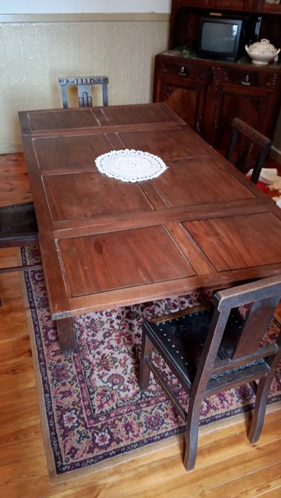 Mesa extensível com 6 cadeiras