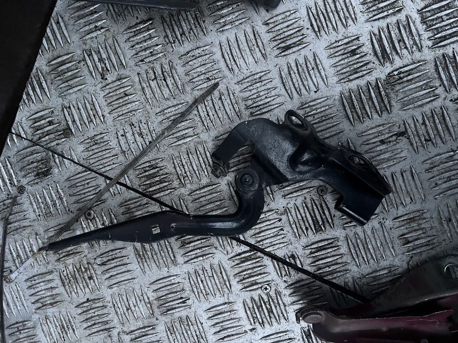 Петля капота мазда 3 mazda 3 bk