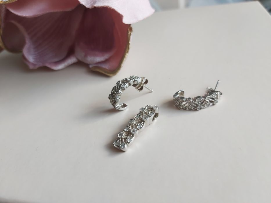 Komplet biżuterii srebrnej Apart kolczyki wisiorek