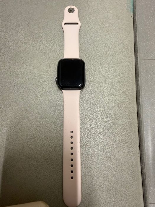 Apple Watch.  SE