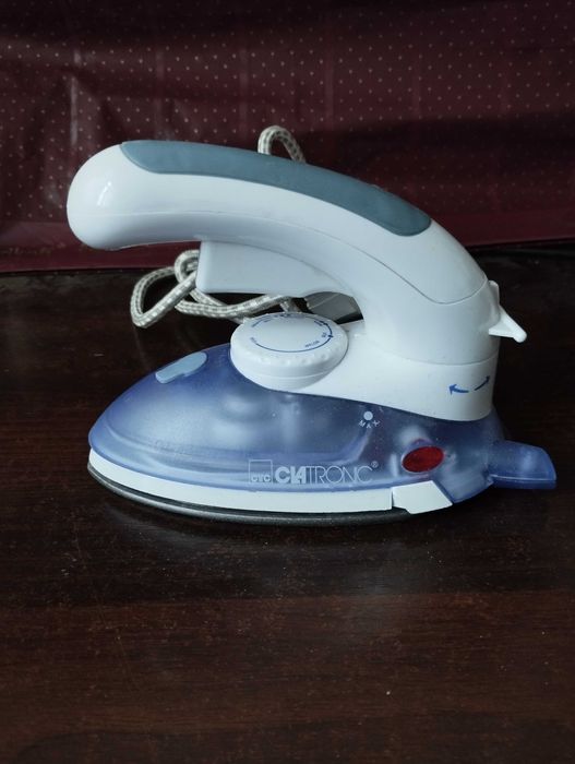 Утюг с отпаривателем дорожный