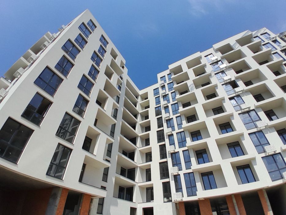 БЕЗ КОМІСІЇ Продаж фасадного комерційного приміщення 89 м2 (1719$ за м2) у ЖК LuxAr ( вул Гленца 4)