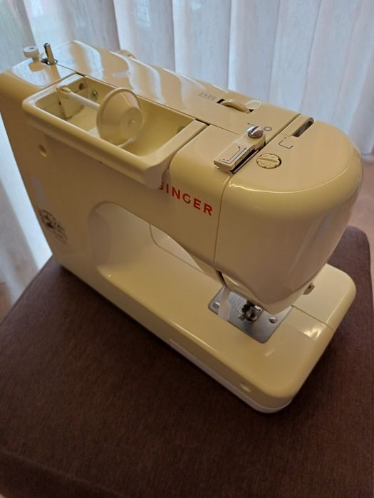 Máquina de costura eletrica Singer 8280