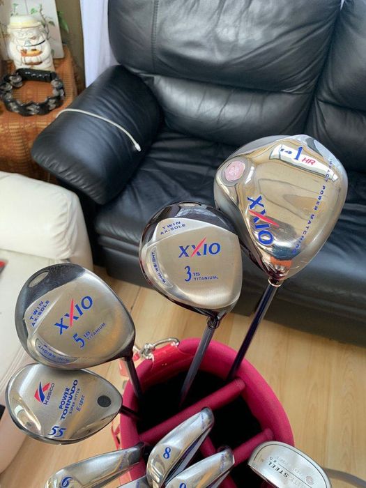 Conjunto de tacos de golfe para senhora XXIO usados