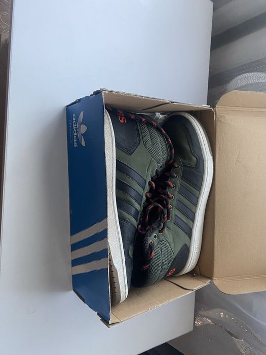 Продам зимні кросівки Adidas