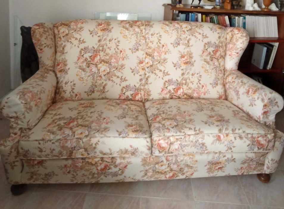 Conjunto 1 sofá 2 lugares + 2 poltronas padrão floral