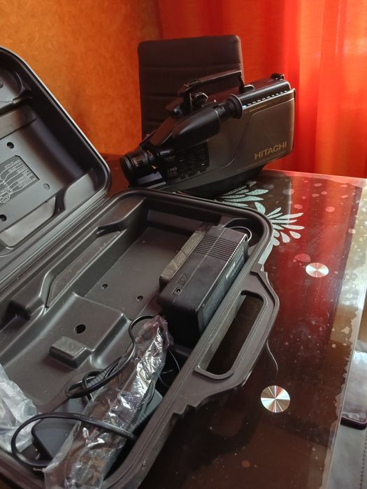 Продаю Видеокамеру Hitachi