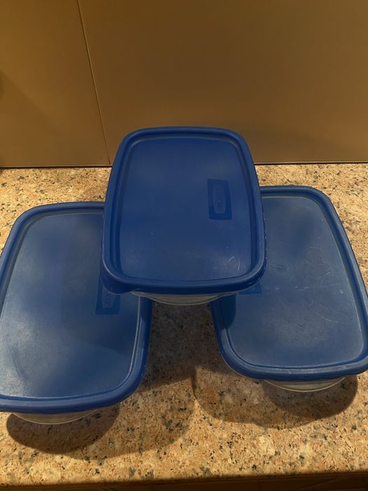 Śniadaniówka curver z przegrodą. 5 PLN/szt.