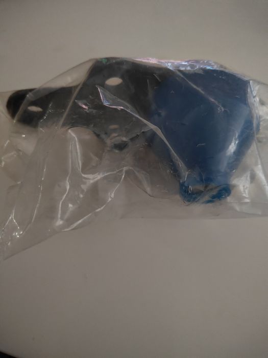 Sprzedam nowy sworzeń wahacza przód