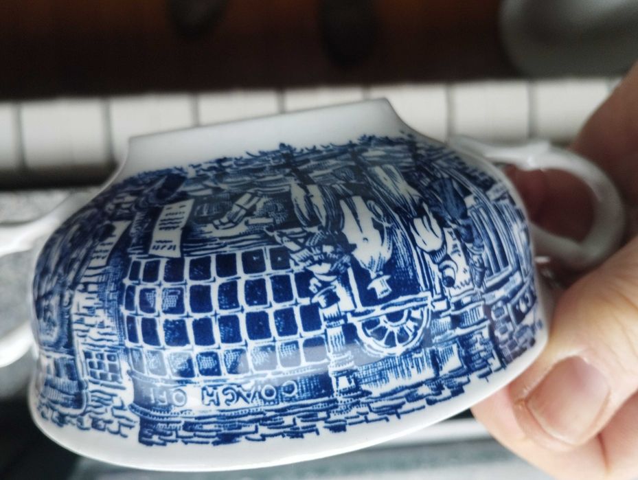 Duas almoçadeiras de 2 asas