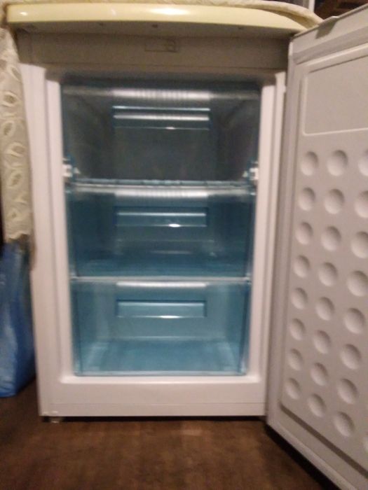 Продам морозильну камеру Elenberg