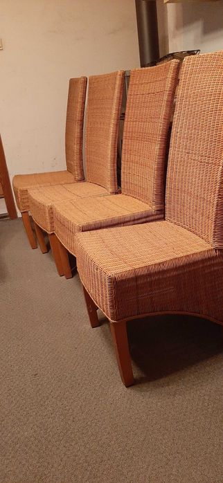 4 Krzesła rattanowe , pełne, masywne drewno pokryte rattanem używane wyłącznie w domu