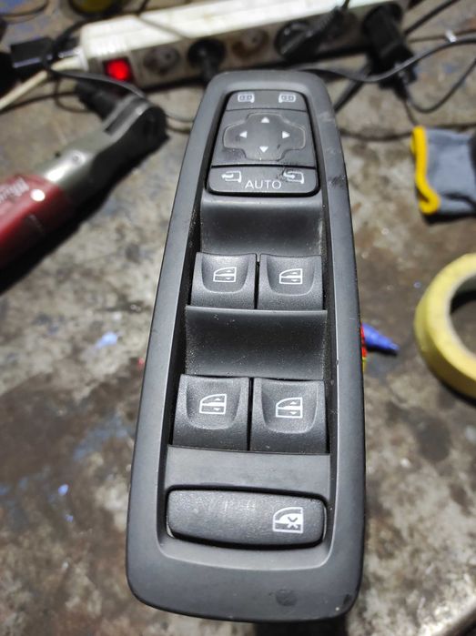 sprzedam do megane Iv sterowanie szybami panel