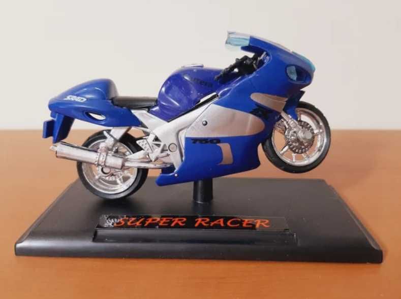 Lote de 4 Motos Super Racer Escala1:18