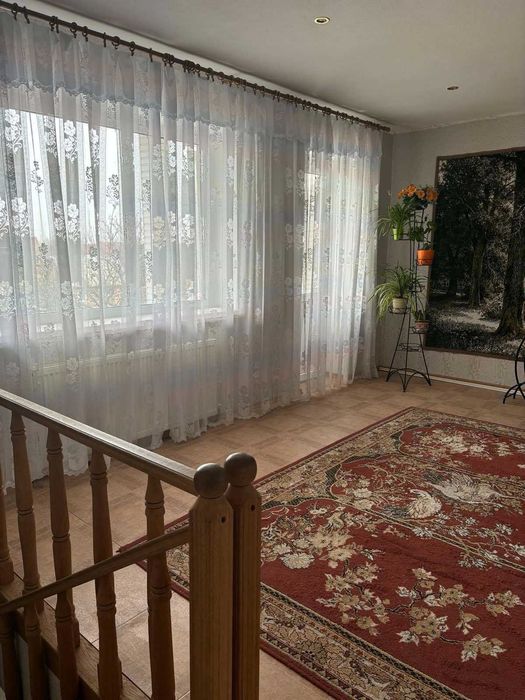 Затишний будинок з більярдною, сауною, садом та квітником, біля лісу!