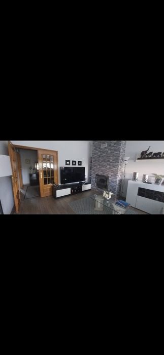 QUARTO grande com  despesas incluídas 450€   autocarro á porta e  a 5 minutos do COMBOIO.