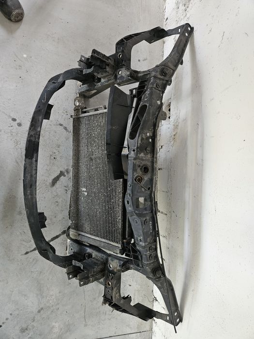 Opel Corsa D pas przedni