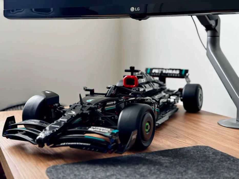 Réplica LEGO F1 Mercedes W14 – Novo por montar