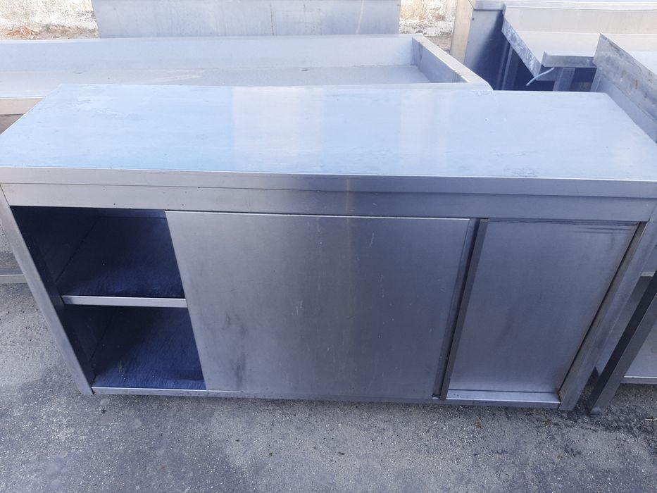 Bancada em.inox fechada  e prateleira
