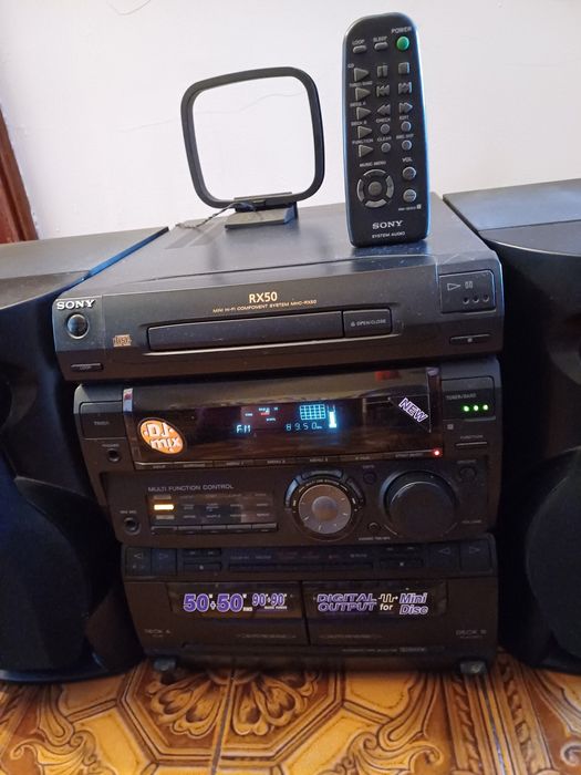 Aparelhagem Sony + duas colunas + comando. Vintage, antiga.