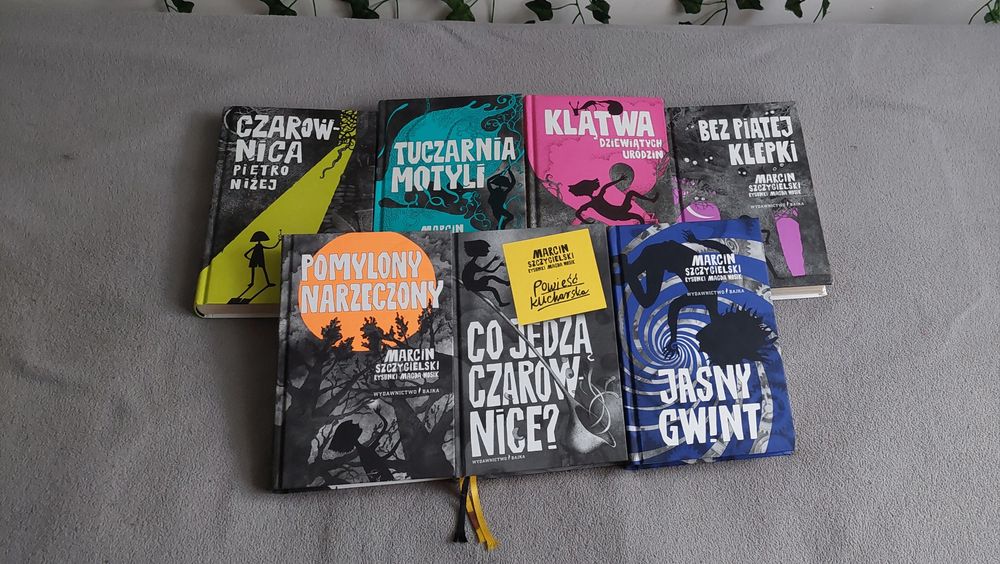 Seria siedmiu książek ,,Czarownica piętro niżej" Marcin Szczygielski