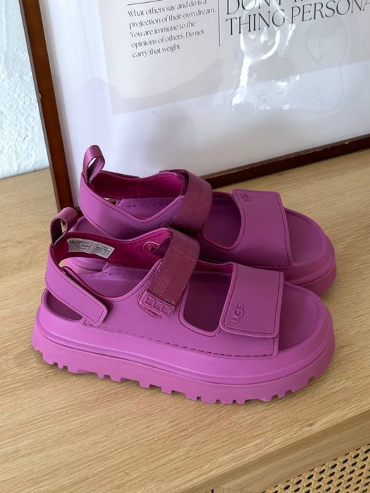 Босоніжки жіночі ugg