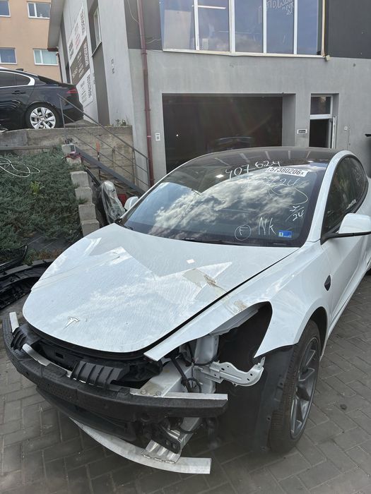 Tesla model 3 2023 залізофосфат