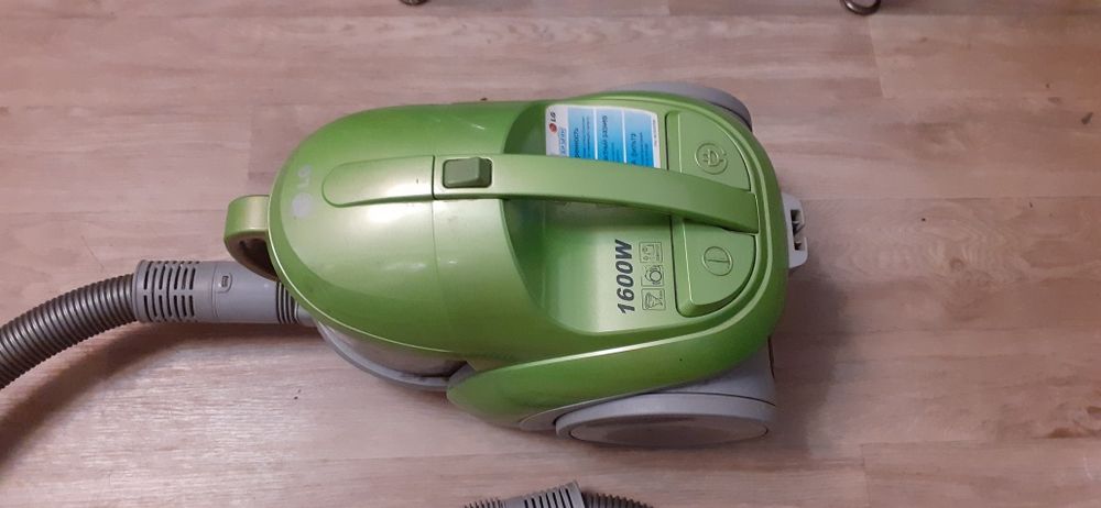 Мощный! Пылесос контейнерный.