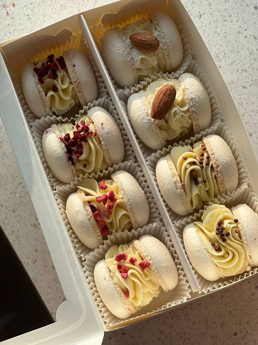 Макаронси, макарон, макарун. Подарунок. День валентина