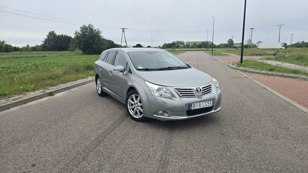 Toyota Avensis Toyota Avensis 2.0 D-4D 2010r uszkodzona sk, bieg.