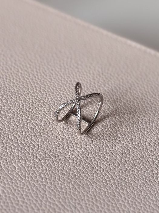 Yes srebrny pierścionek cyrkonie