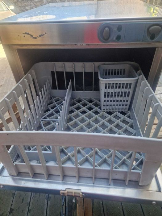 Maquina de lavar chávenas e copos