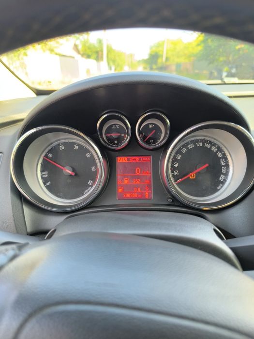 машина opel astra j 2014