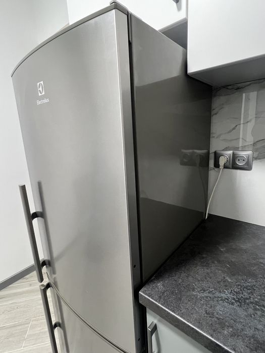 Холодильник Electrolux  1.54/60/60