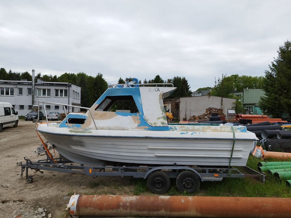 Łódz motorowa kabinowa przyczepa komplet