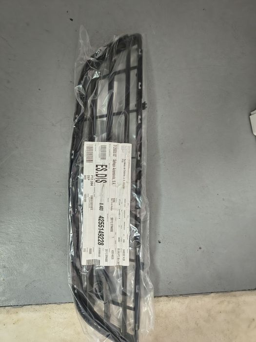Grelha central do para-choques frente Opel Corsa