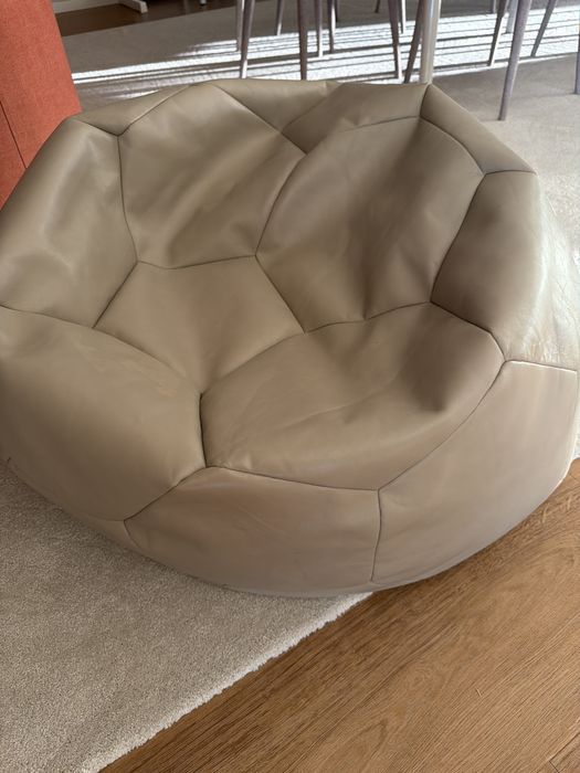 Puff de quarto ou sala em pele jenuina