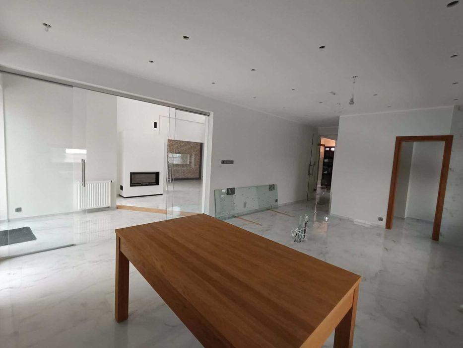 Ciekawy dom w stanie idealnym na sprzedaż!