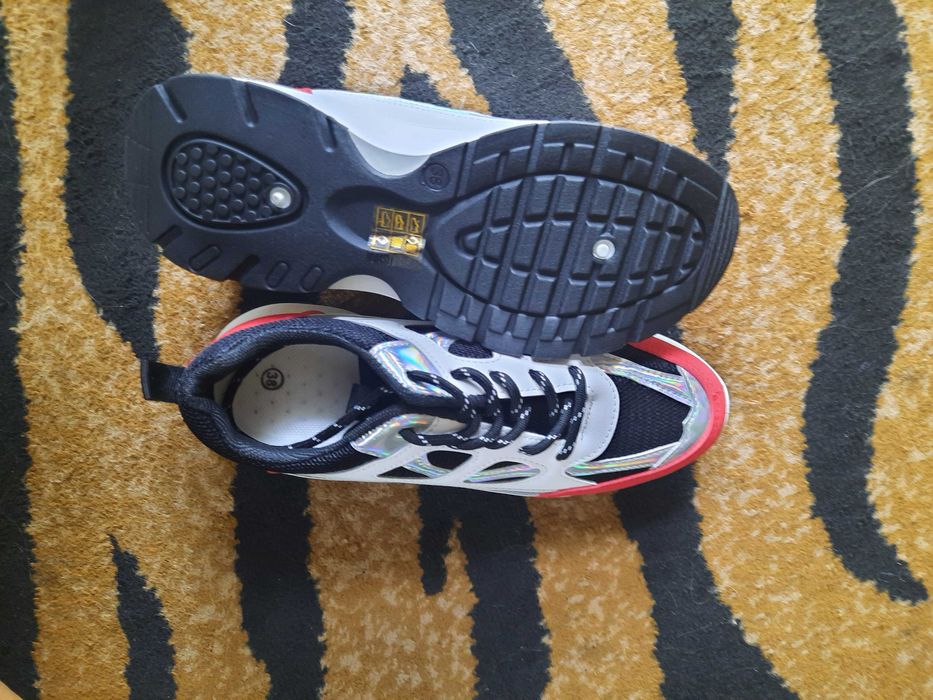Buty  damskie  sneakersy  białe  czarne czerwone nowe 38