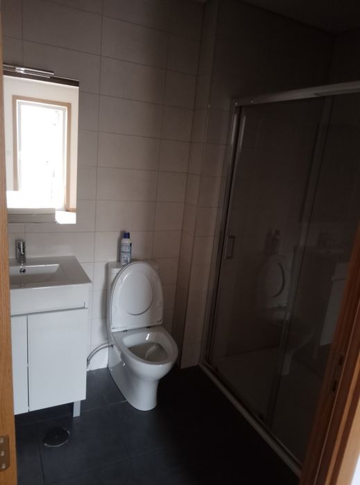 Alugo apartamento T2