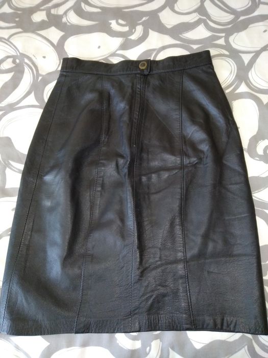 Saia preta em pele genuína