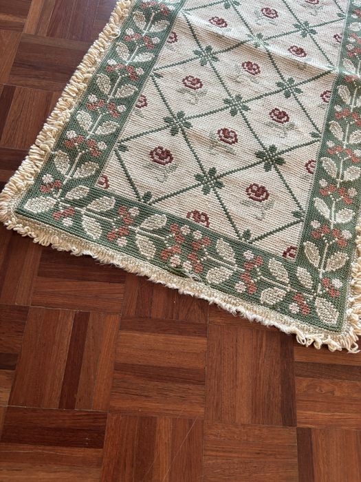 Tapetes de arraiolos feitos à mão