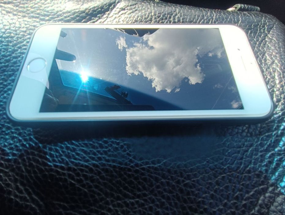 Власний iphone 7  з коробкою