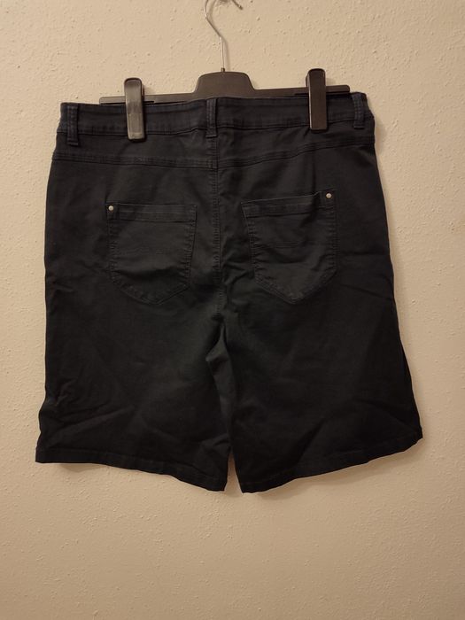 Damskie Bermudy C&A r. 46
Stan oceniam na bardzo dobry.