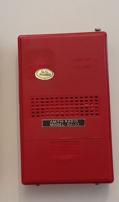 Rádio antigo vermelho