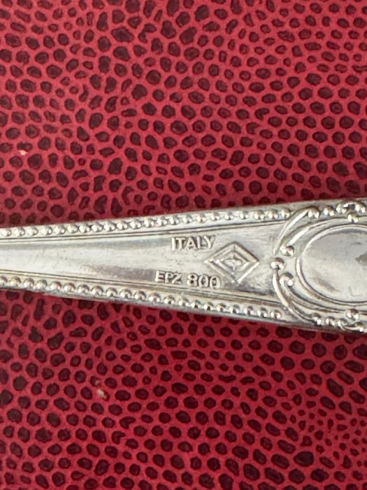 Conjunto de talheres posreados em estojo de viagem